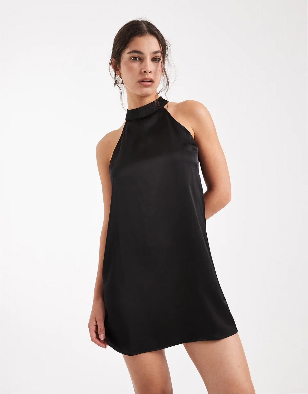 – Hochgeschlossenes Minikleid aus Satin in Schwarz mit Racer-Schnitt