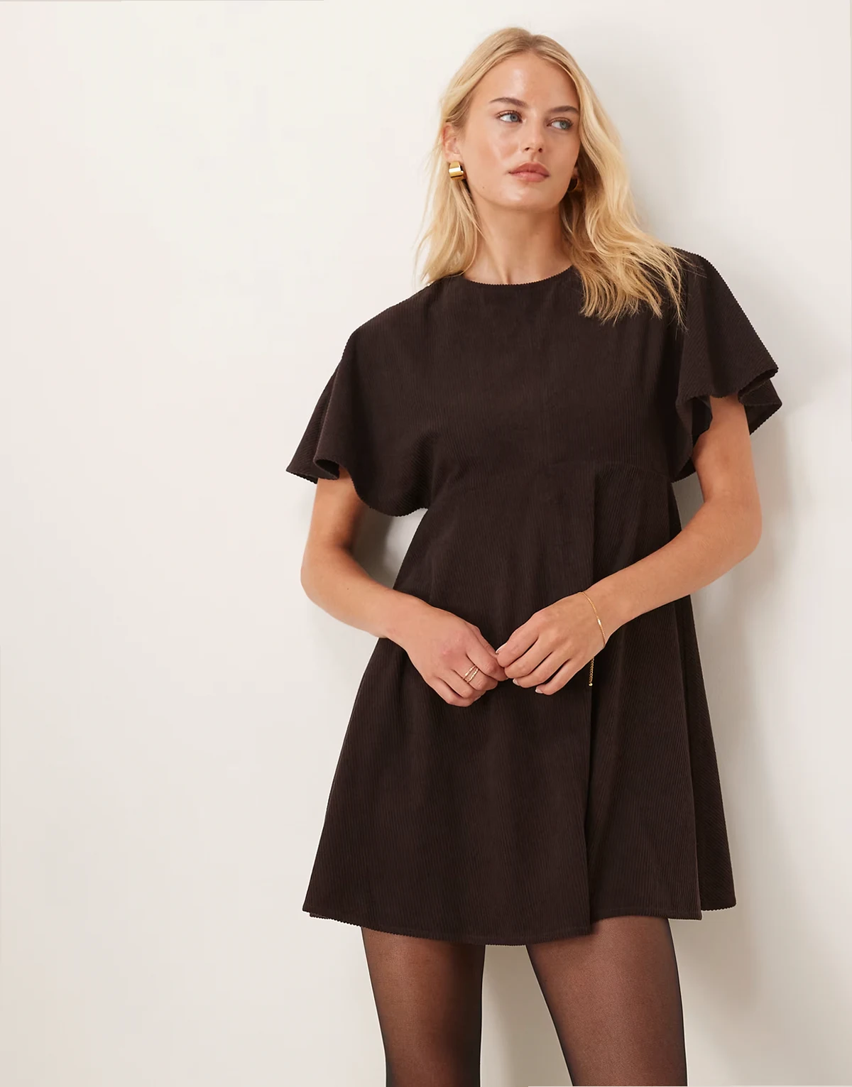 ASOS DESIGN Tall – Czekoladowa sztruksowa sukienka koszulowa mini z ozdobnymi przeszyciami