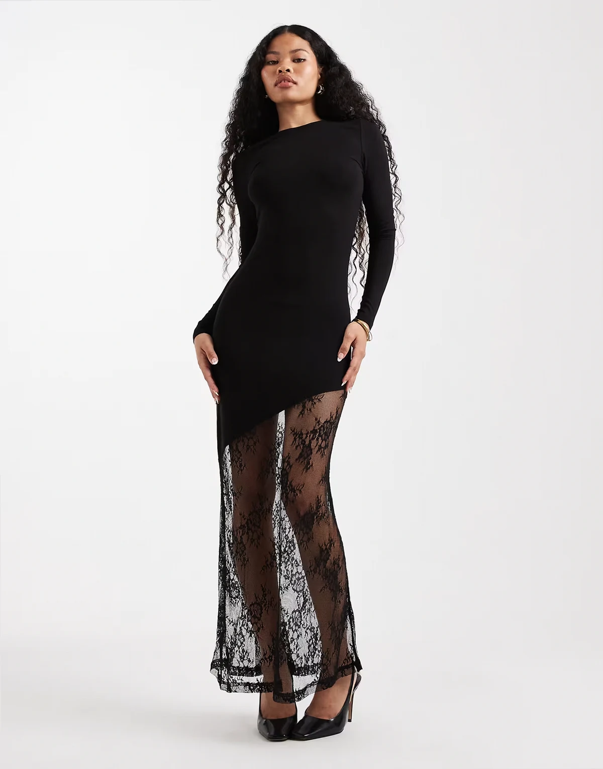 – Langärmliges Maxikleid in Schwarz mit Spitzen-Meerjungfrauensaum