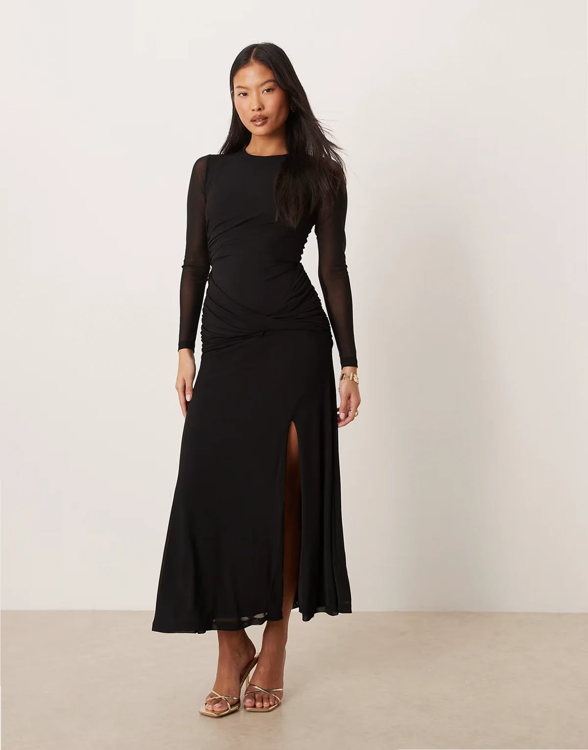 – Tammy – Czarna marszczona sukienka midaxi z drapowaniem