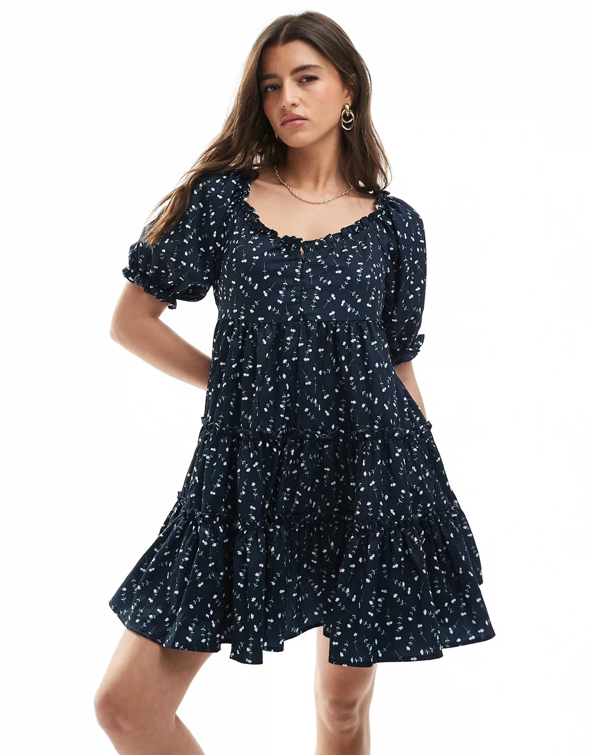– Granatowa luźna sukienka warstwowa mini z kwiatowym wzorem