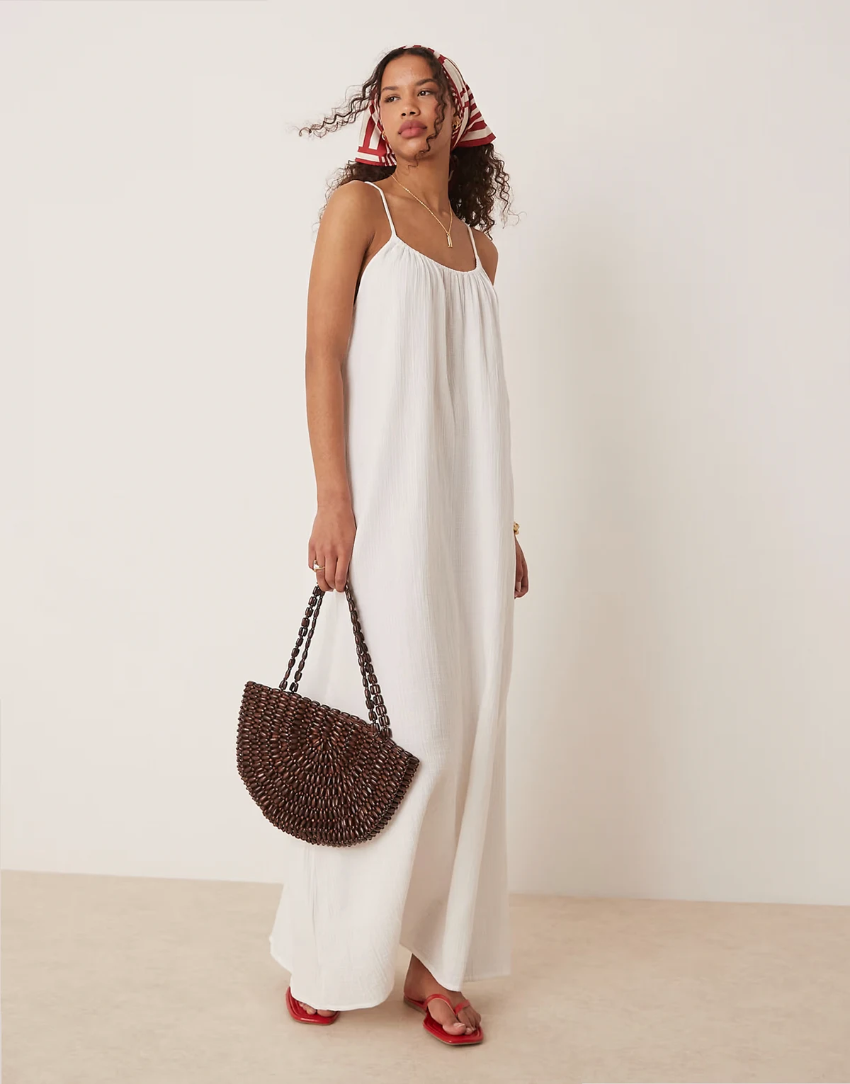 – Langes Camisole-Kleid aus Baumwolle in Weiß mit Knitterstruktur