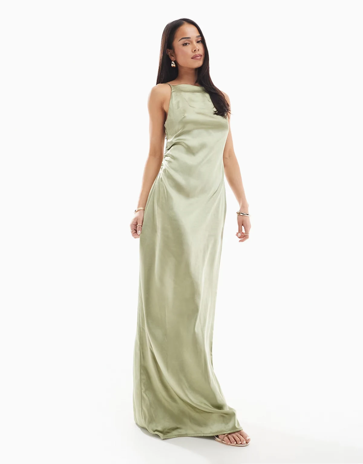 – Bridesmaid – Oliwkowa satynowa sukienka maxi z dekoltem w łódkę