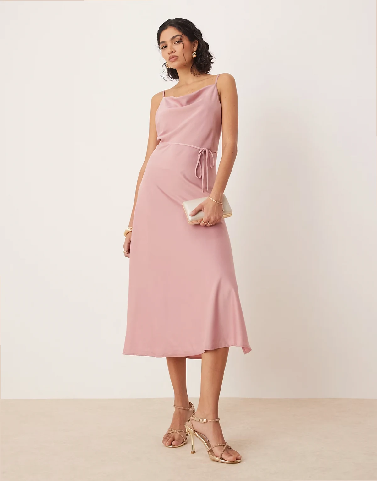 – Midi-Trägerkleid aus Satin in Lila-Rosa