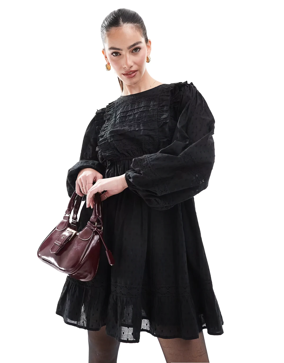 – Langärmliges Minikleid in Schwarz mit Biesen und Einsätzen