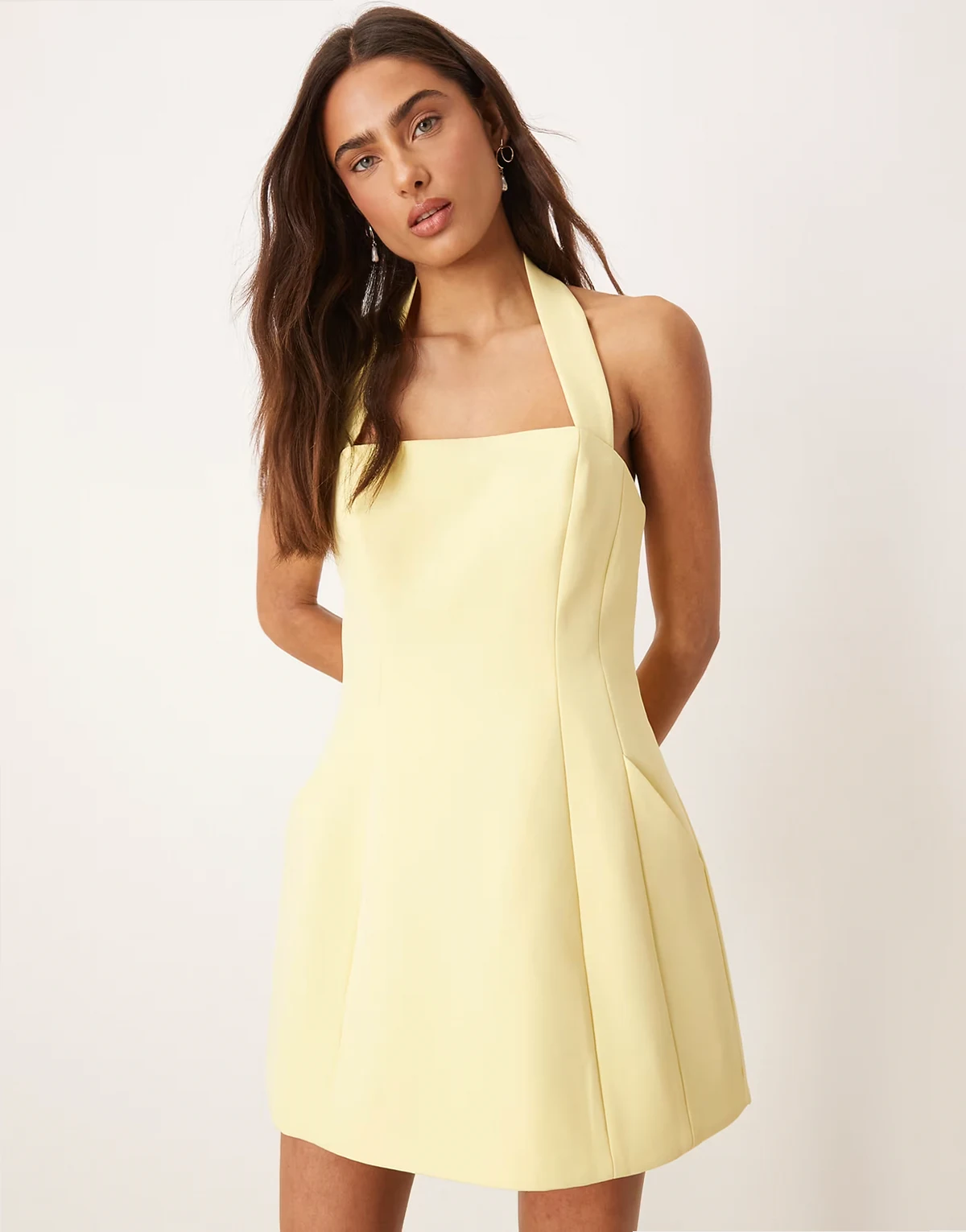 – Nevelle – Kleid in Kanariengelb mit Neckholder