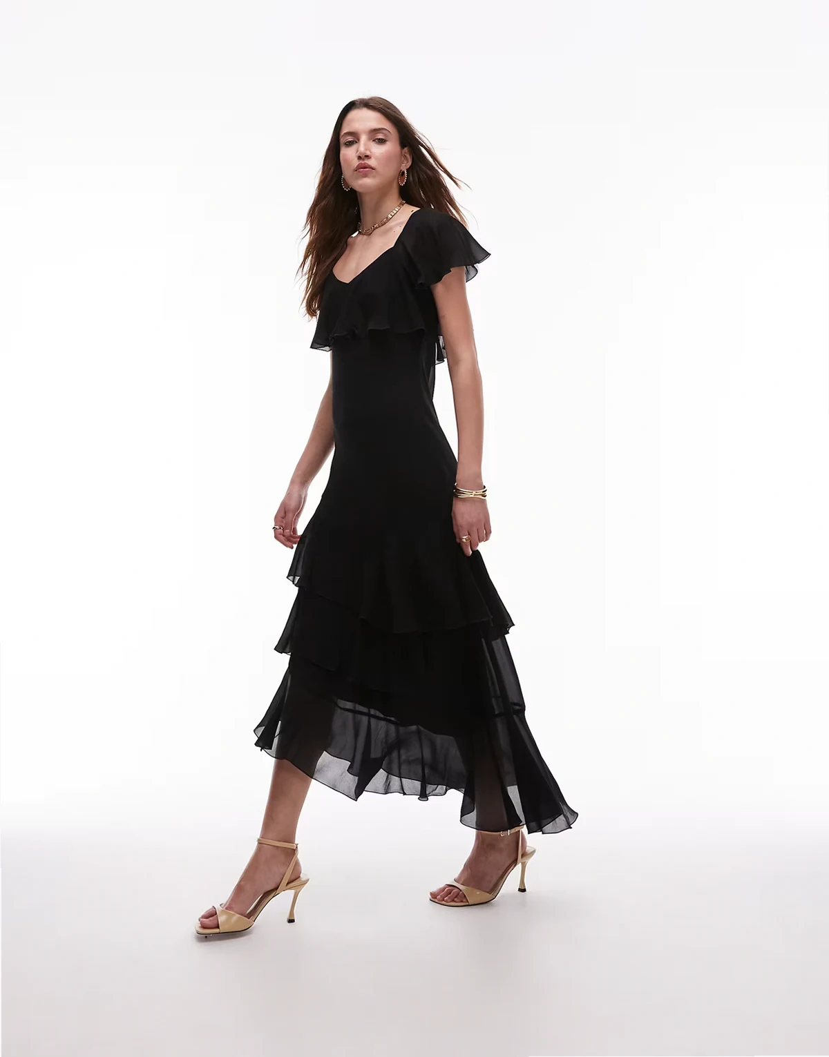 – Asymmetrisches Midaxikleid in Schwarz mit gestuften Rüschen