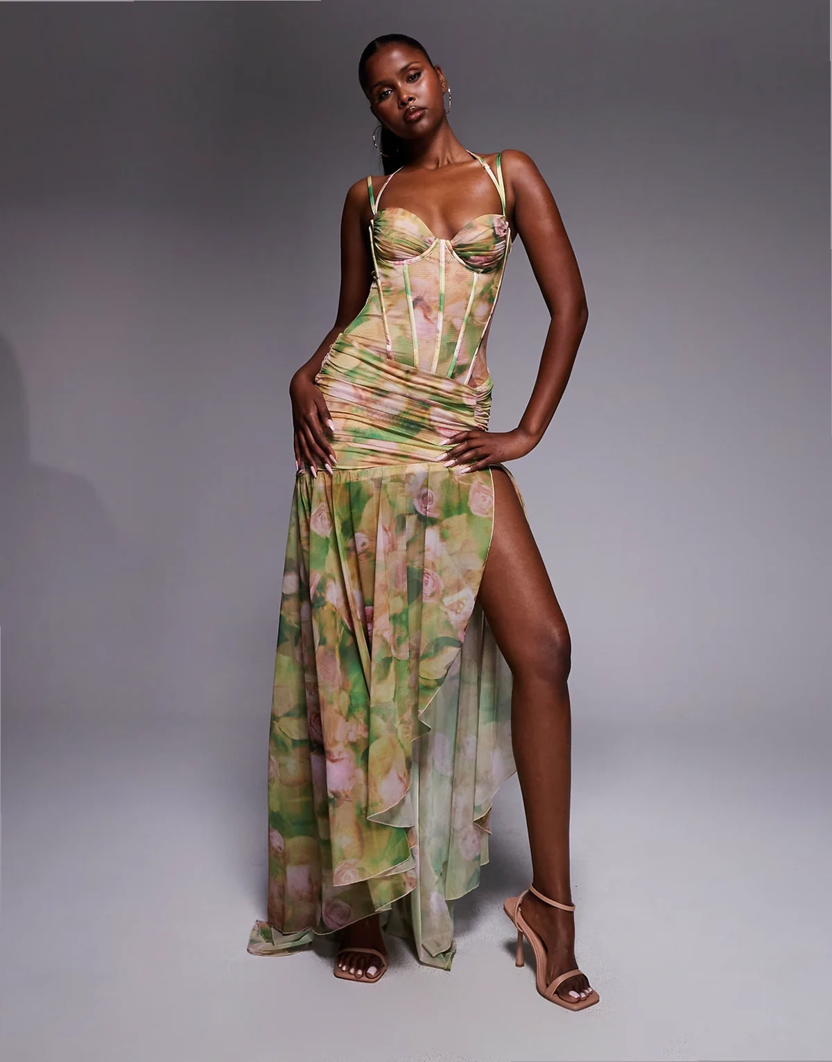 – Asymmetrisches Maxikleid mit Korsett und Blumenprint