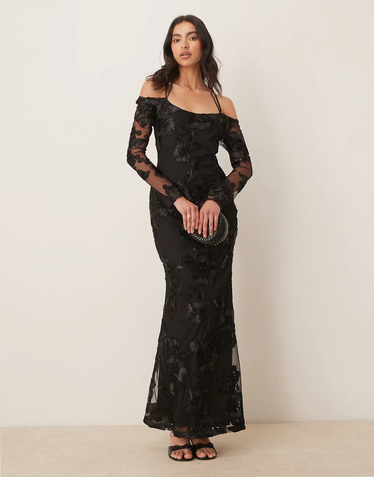 – Jamila – Langärmliges Maxikleid in Schwarz mit Blumenmuster