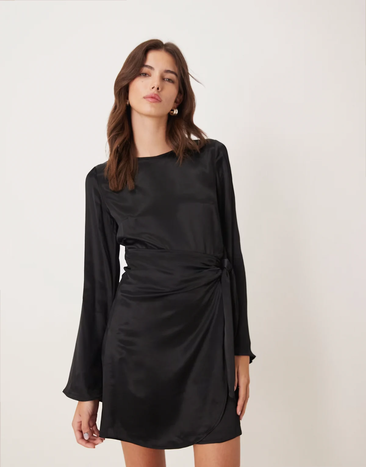 – Blair – Minikleid in Schwarz mit Bindegürtel