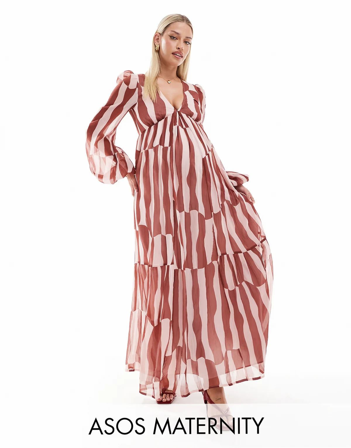 ASOS DESIGN Maternity – Warstwowa sukienka maxi z długim rękawem i dekoltem w kształcie litery V w abstrakcyjny wzór w rdzawym kolorze