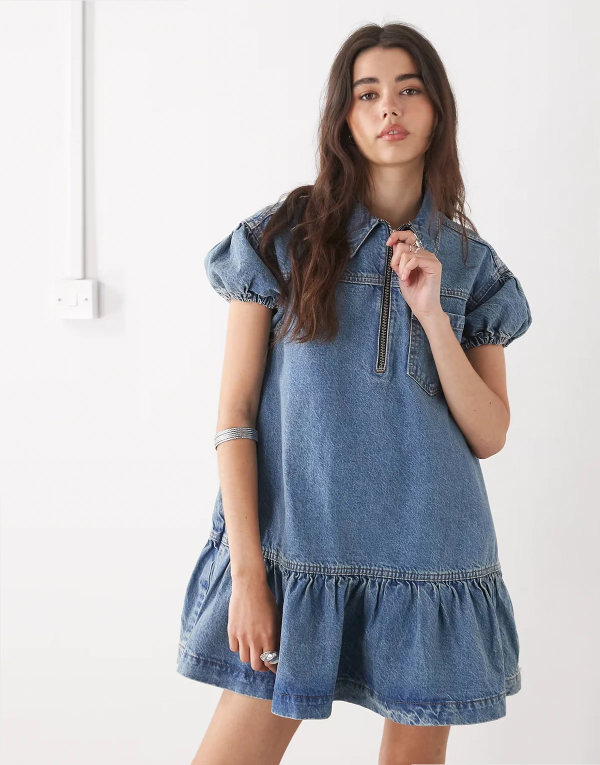 – Kurzärmliges Hängerkleid aus Denim in Mittelblau