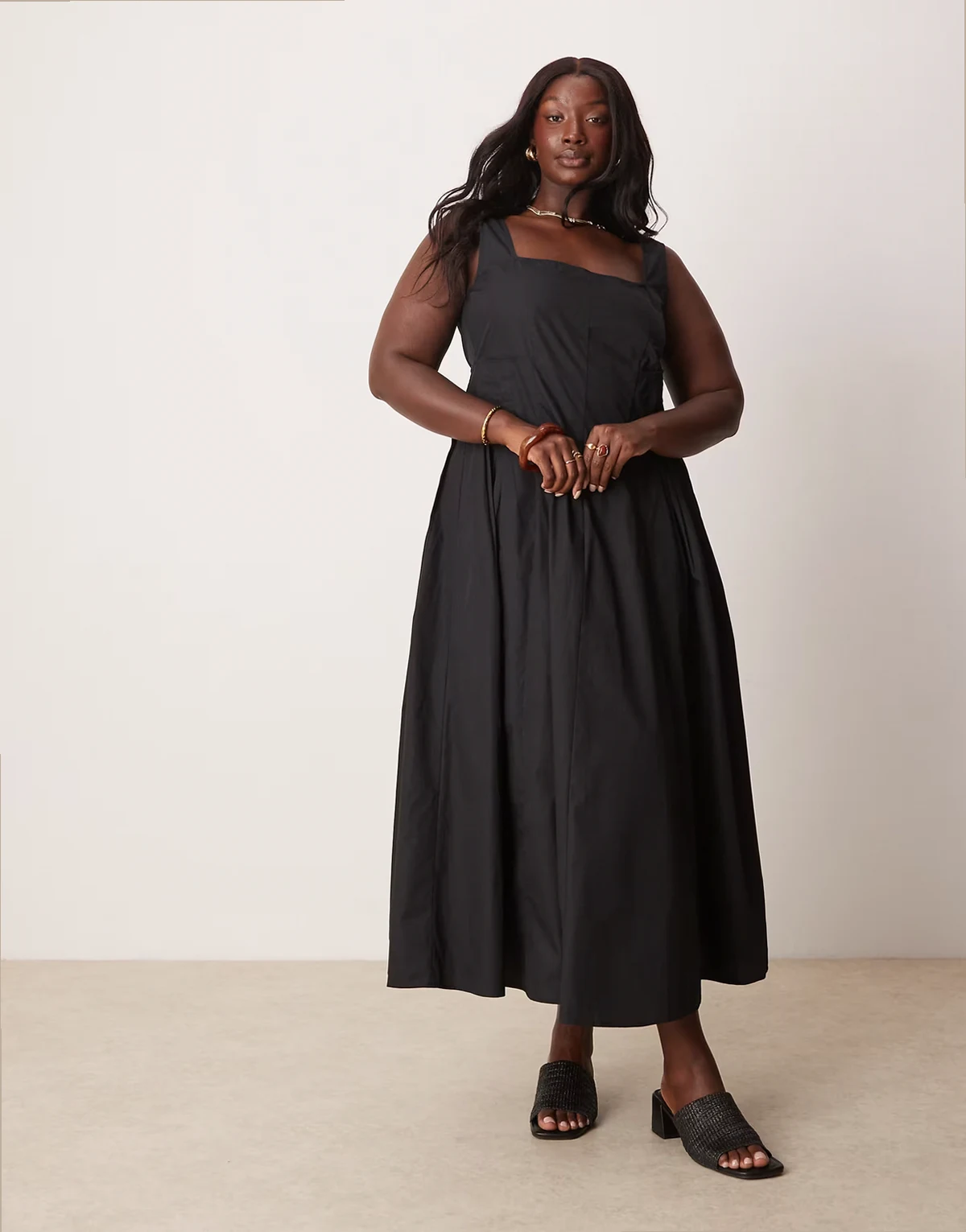 ASOS DESIGN Curve – Czarna sukienka maxi z dekoltem w kształcie litery U i zakładkami w talii