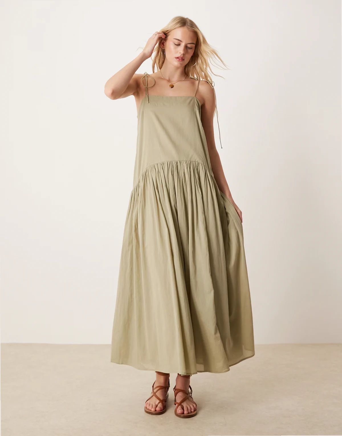 ASOS DESIGN Tall – Maxikleid in Kittgrau mit tiefer Taille
