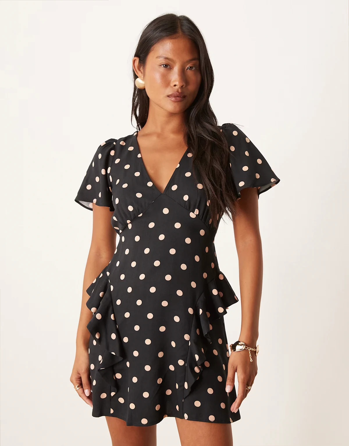 Nobody's Child Petite – Lyndsey – Czarna sukienka mini w groszki z falbankami