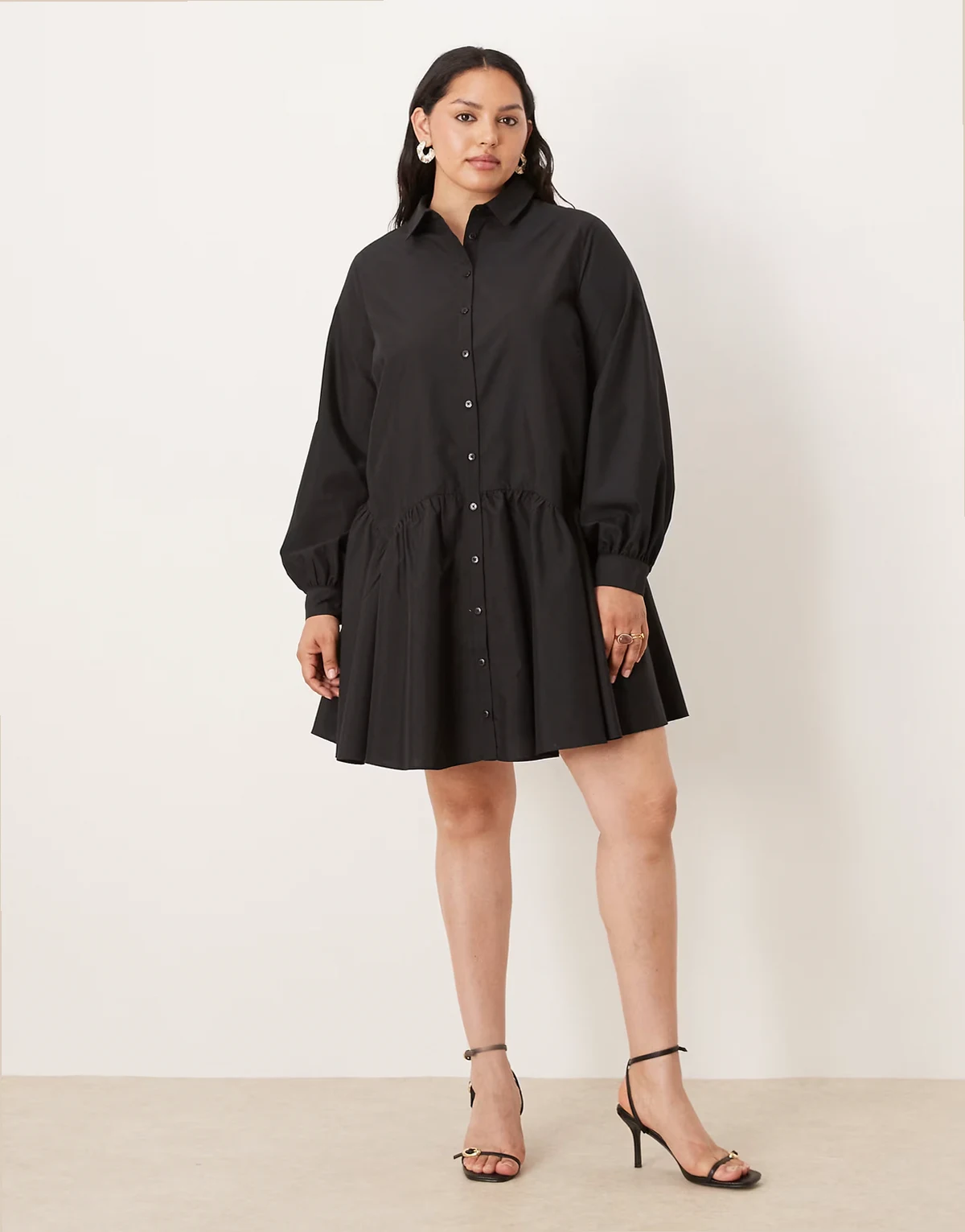 ASOS DESIGN Curve – Czarna sukienka koszulowa mini z szerokimi mankietami i dużymi kieszeniami