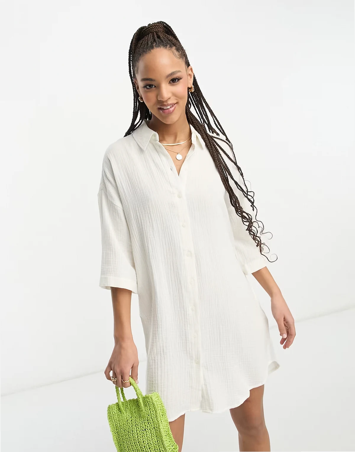 – Texturiertes Oversize-Hemdkleid in Weiß