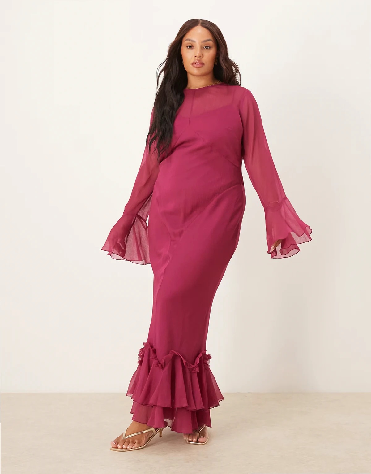 ASOS DESIGN Curve – Wiśniowa sukienka maxi z rozkloszowanymi rękawami i falbankami na dole