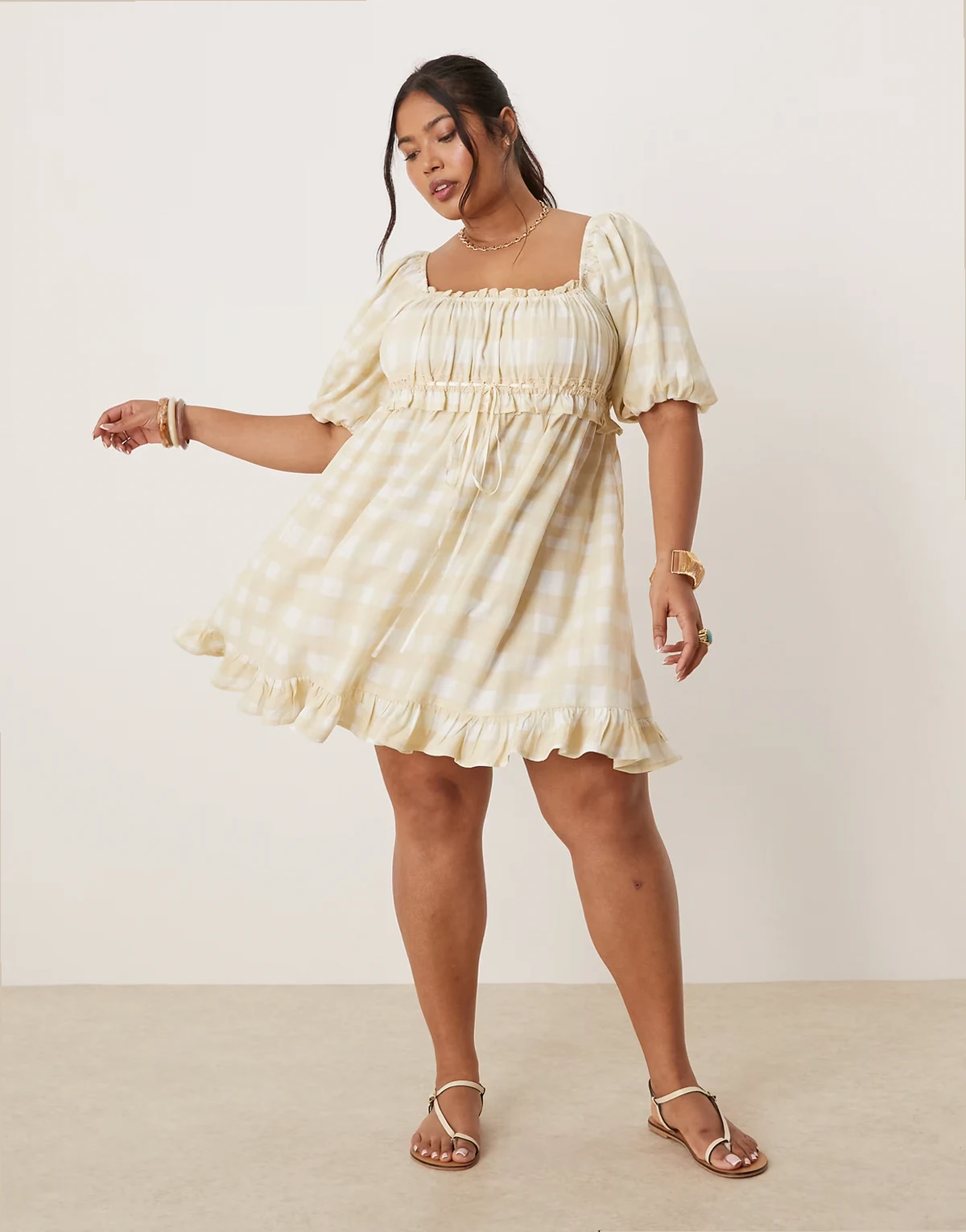 ASOS DESIGN Curve – Luźna sukienka mini z kwadratowym dekoltem i bufkami w żółtą kratkę