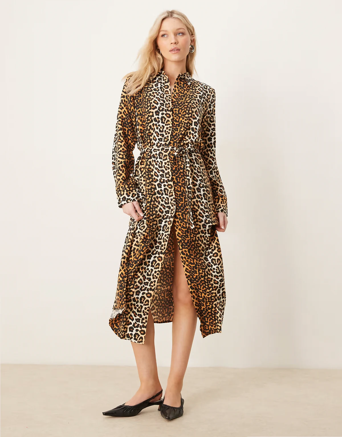 – Maxi-Hemdkleid mit Leopardenmuster und Bindeband in der Taille