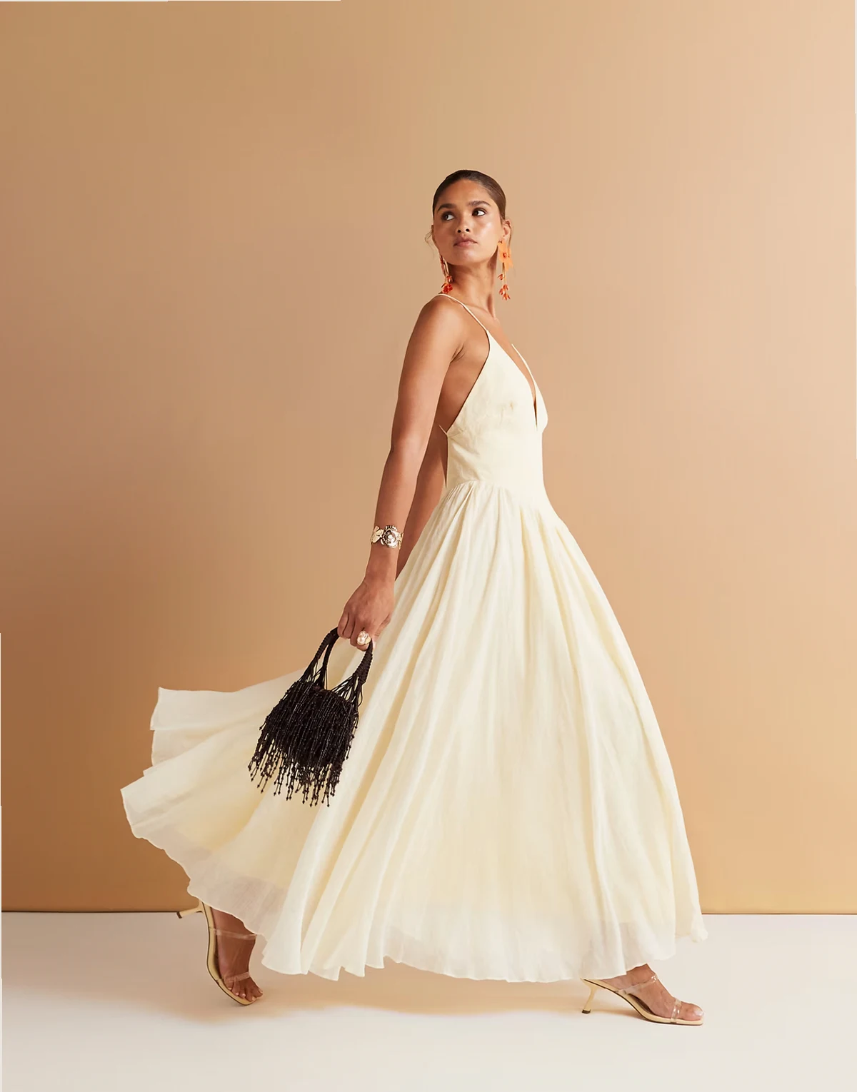 – Arletha – Neckholder-Maxikleid in Kanariengelb