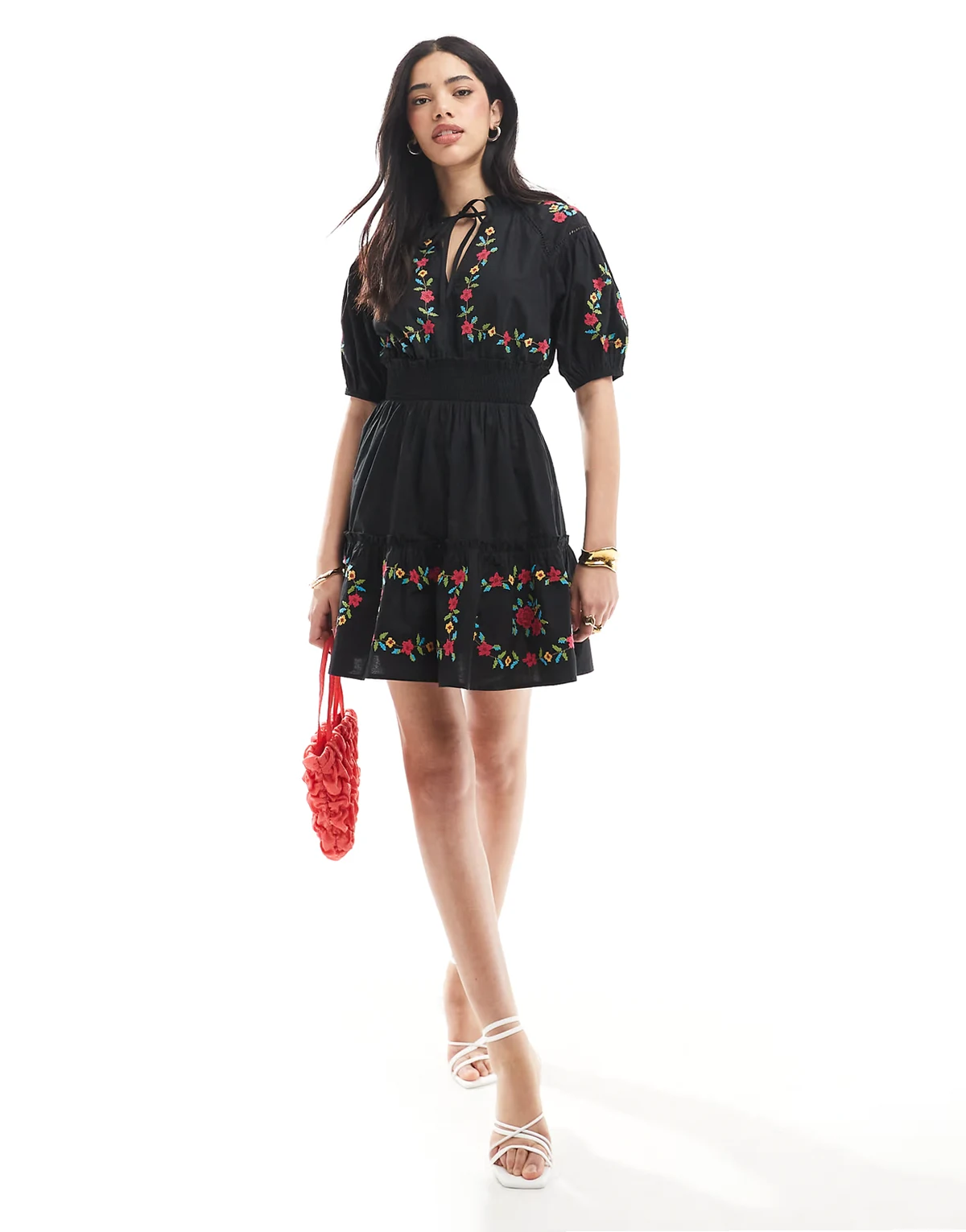 – Tailliertes Western-Minikleid in Schwarz mit Stickerei