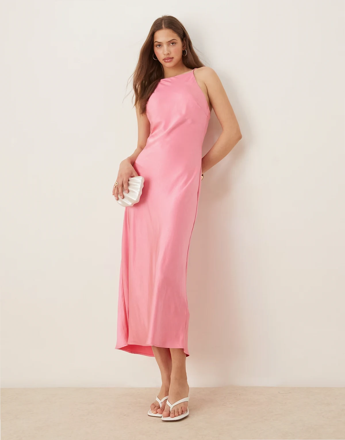 – Hochgeschlossenes Satin-Midikleid in Rosa