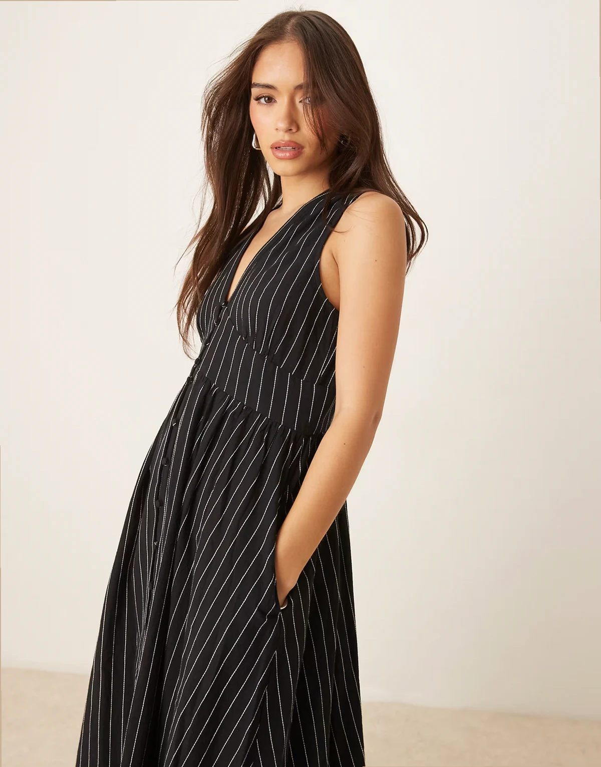– Starlight – Ärmelloses Midaxikleid in Schwarz mit Streifen