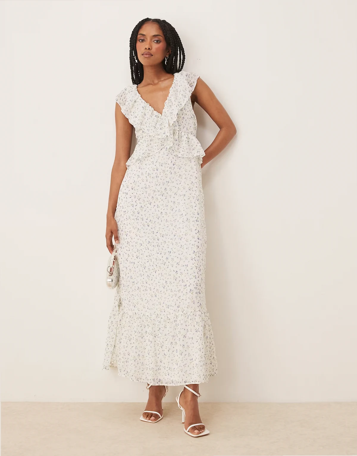 – Maxikleid in Blau mit Blümchenmuster und Rüschendetail