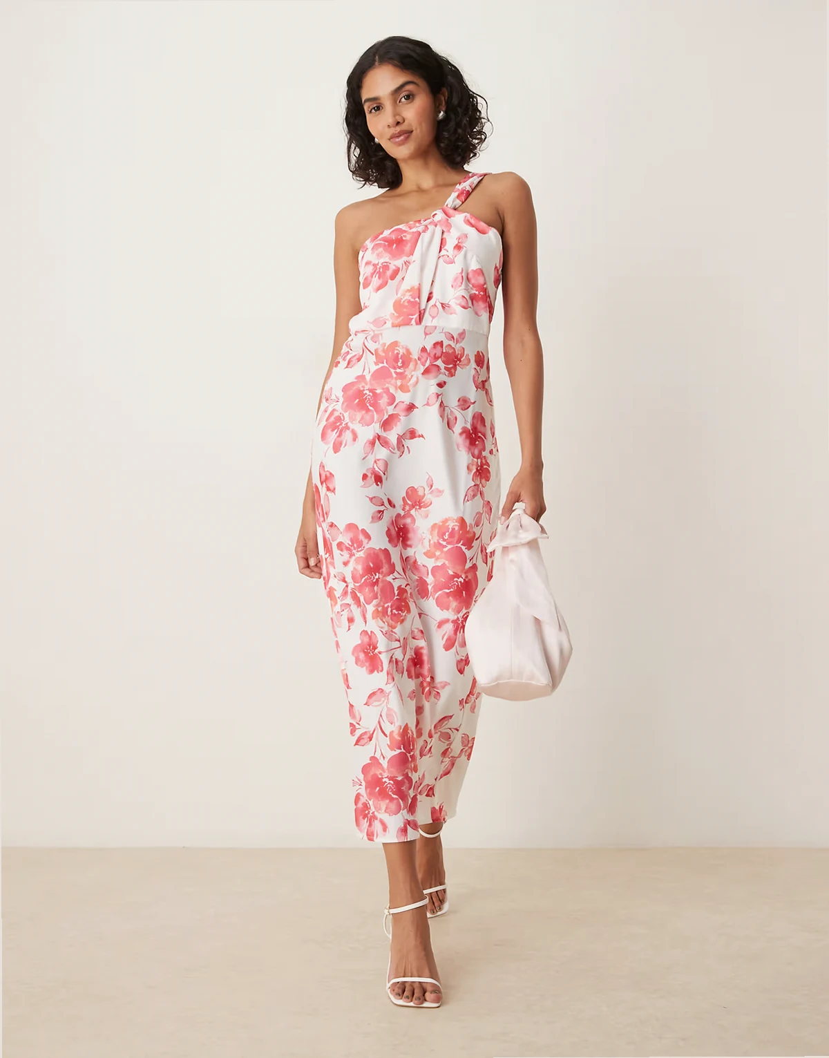 – Maxikleid aus Satin in Weiß mit One-Shoulder-Träger und rotem Blumenmuster