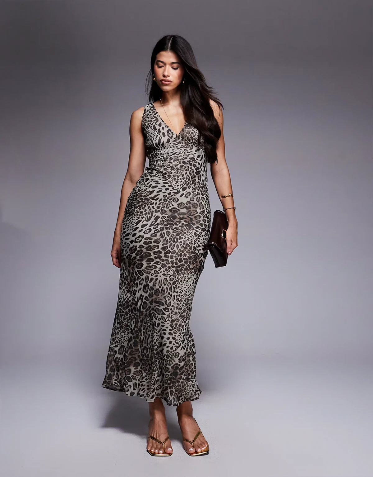 – Nellie – Maxi-Trägerkleid mit Leopardenmuster und tiefem V-Ausschnitt