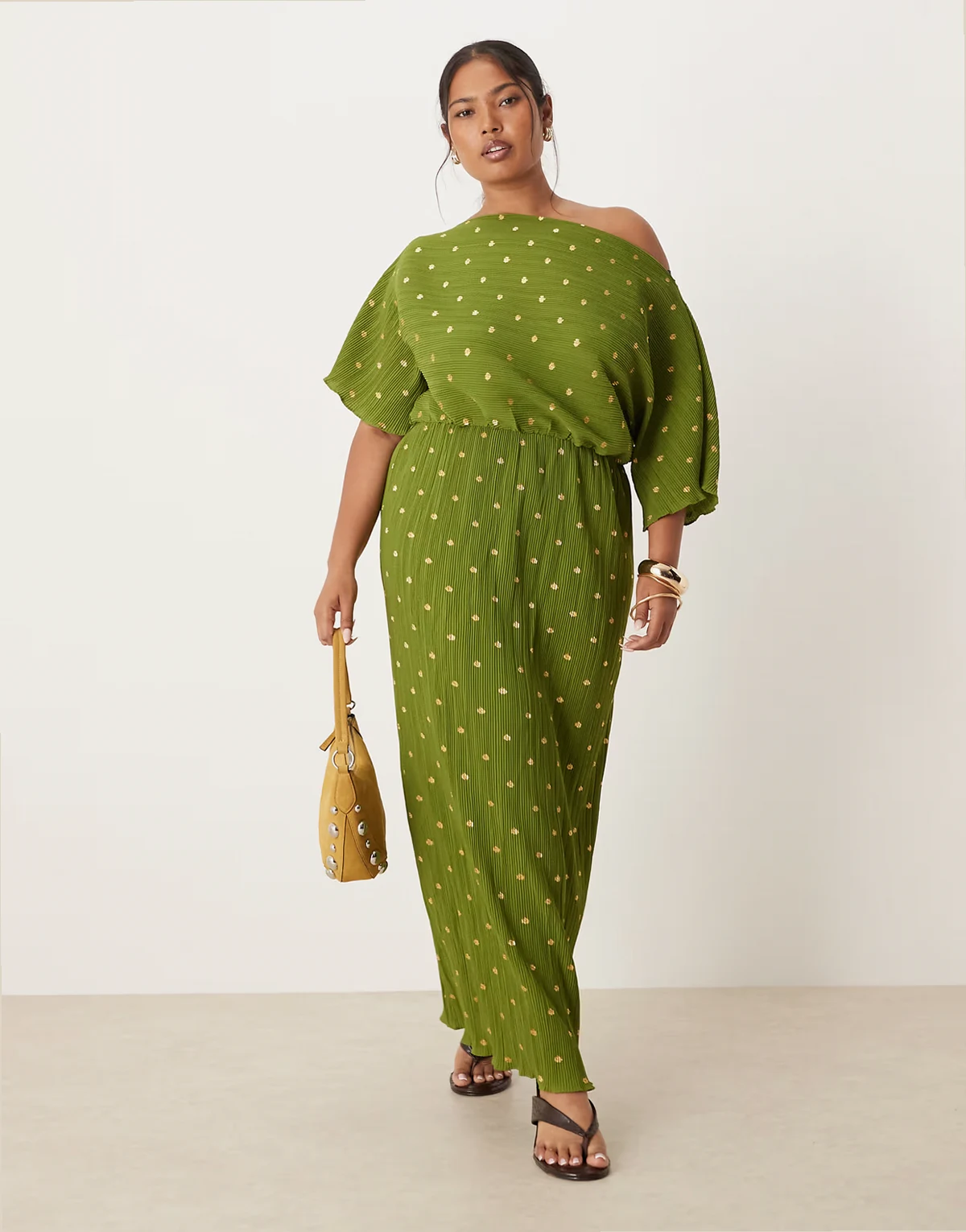 – Tilly – Plissiertes Midaxikleid in Grün mit schulterfreiem Design