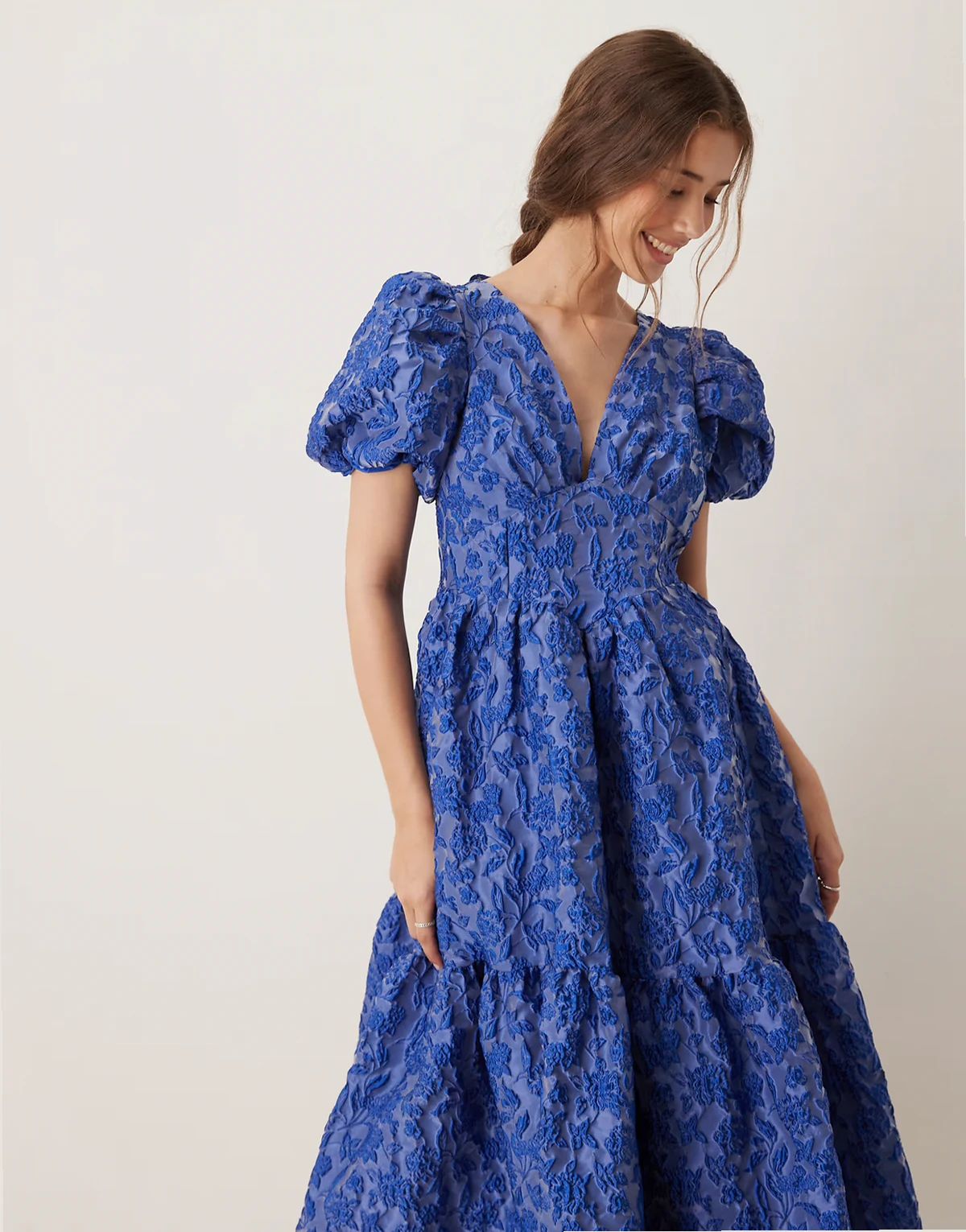 – Jacquard-Midaxikleid in Kobaltblau mit Puffärmeln