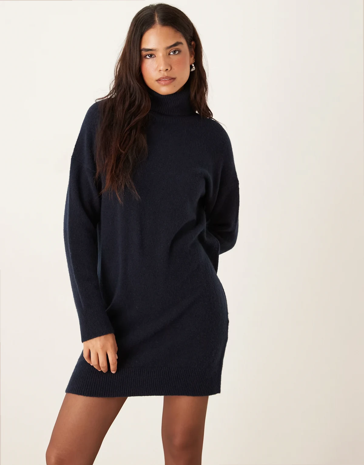 – Weiches Kleid aus Strick in Marineblau mit Rollkragen