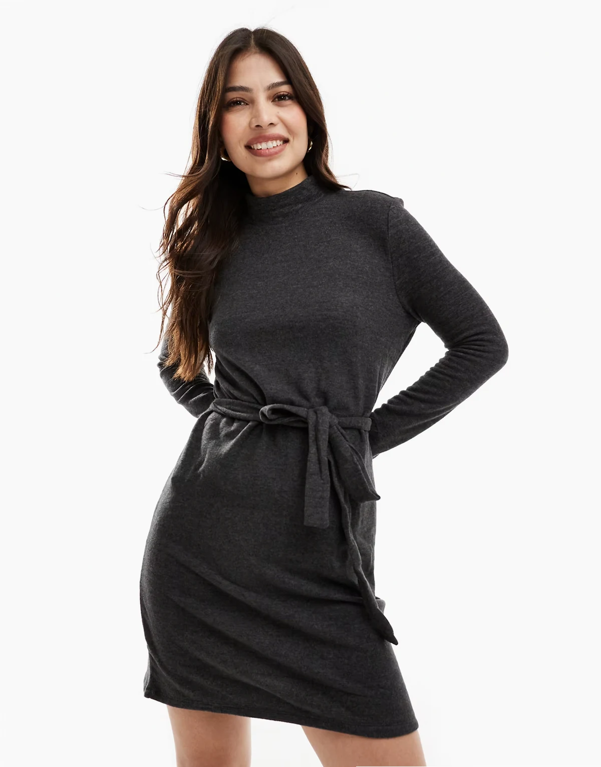 – Mini-Strickkleid in Schwarz meliert mit hohem Kragen und Taillenschnürung