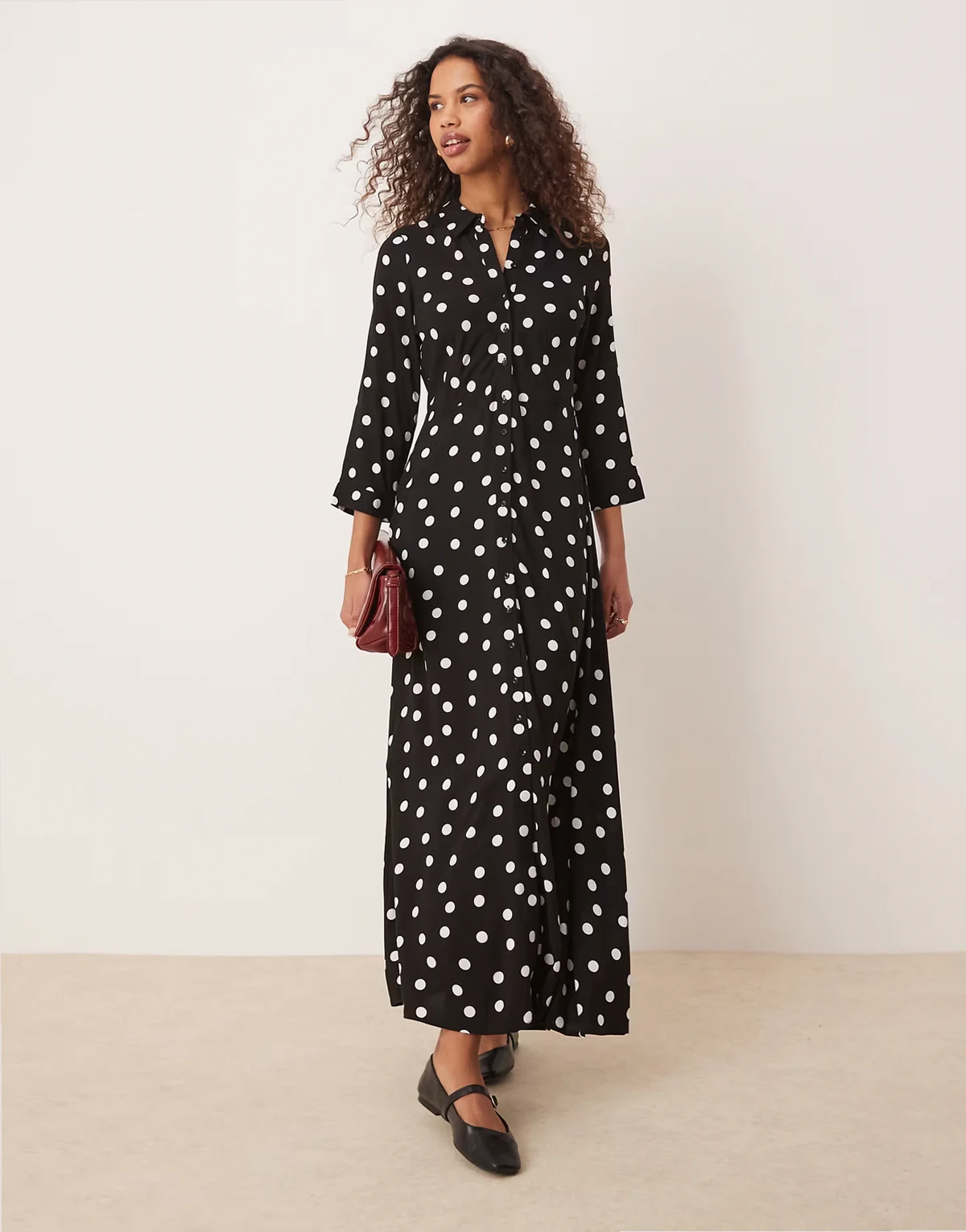 – Maxi-Hemdblusenkleid in Schwarz mit Punkte-Muster
