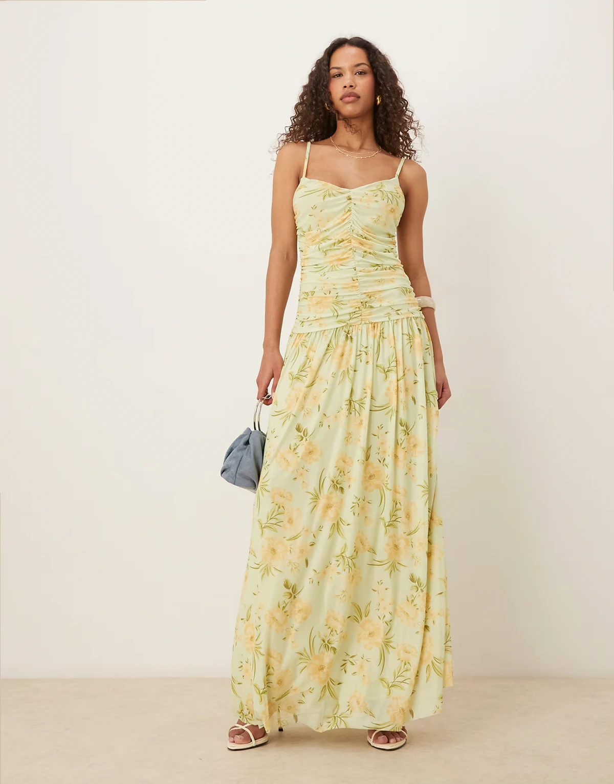 – Gerafftes Mesh-Maxikleid in Gelb mit Blumenprint