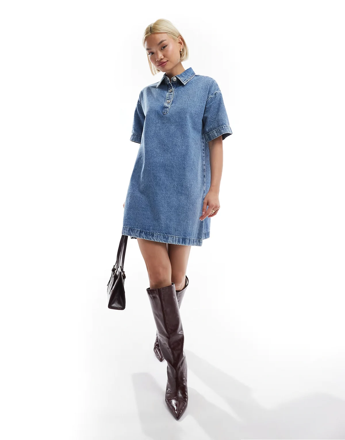 – Kurzärmliges Mini-Jeanskleid in Mittelblau mit Knopfleiste