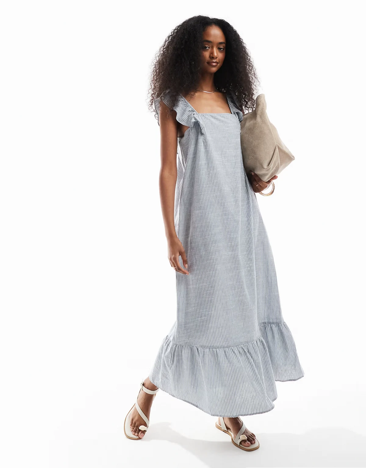 – Gestuftes Camisole-Maxikleid in Blau gestreift mit Streifen und Rüschenträgern