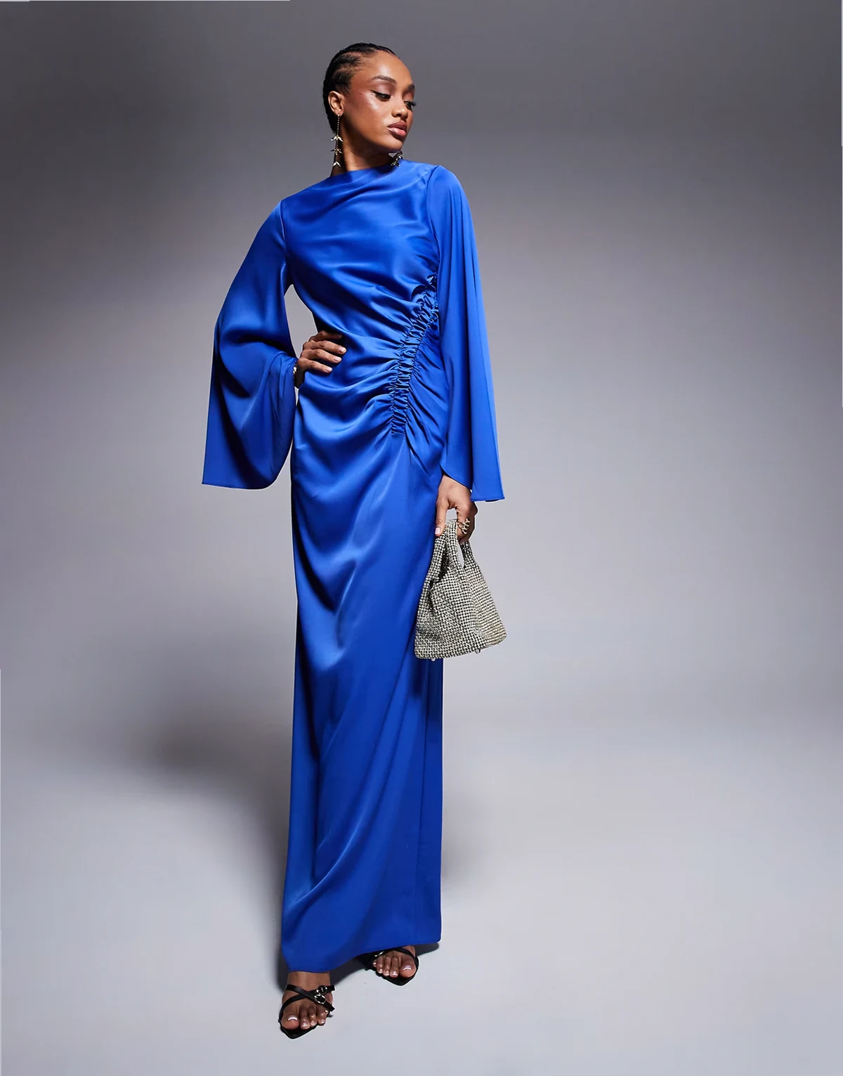 ASOS DESIGN – Fließendes Maxikleid in Kobaltblau mit markanten Ärmeln und geraffter Taille