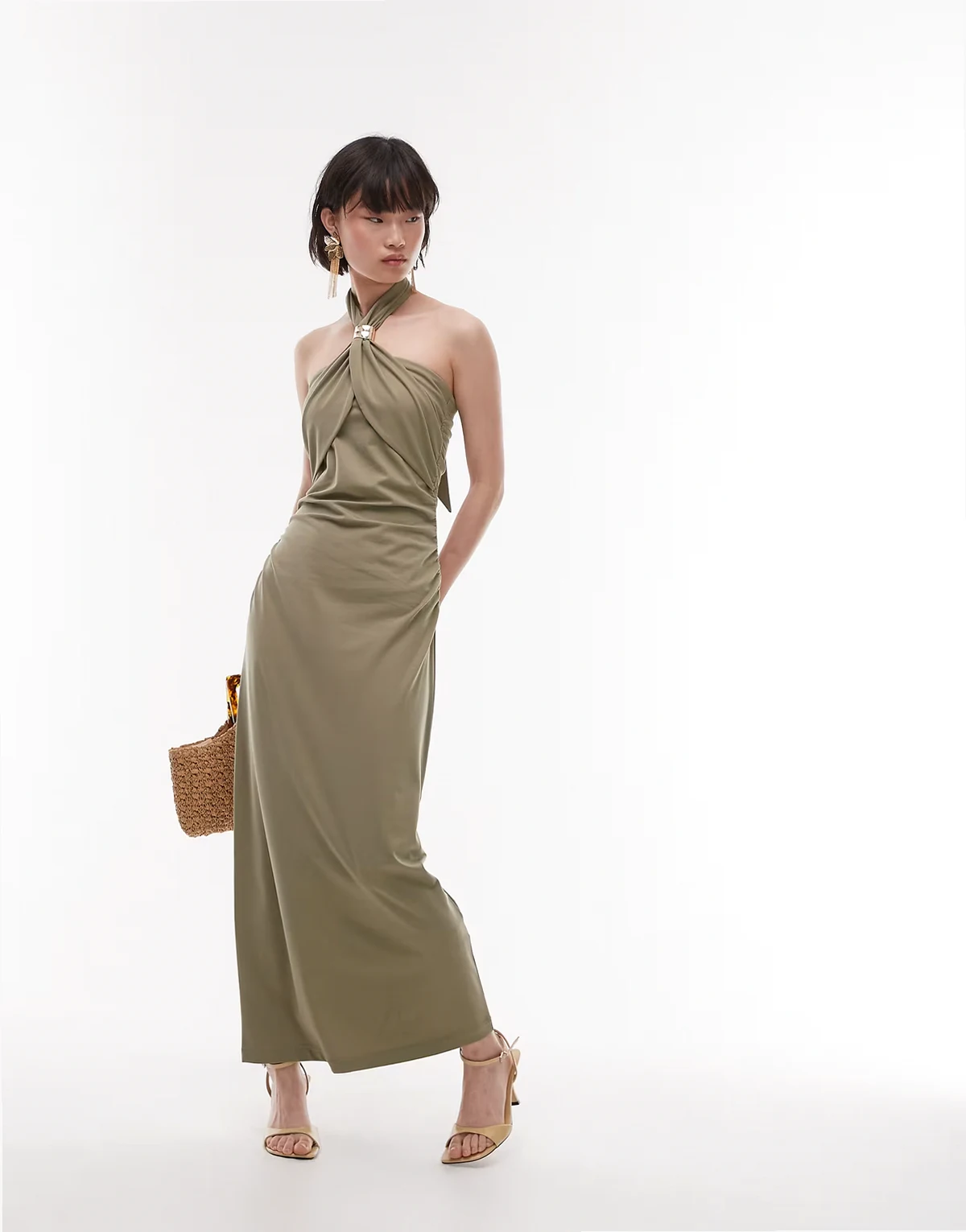 – Neckholder-Maxikleid aus Jersey in Khaki mit Metallspange