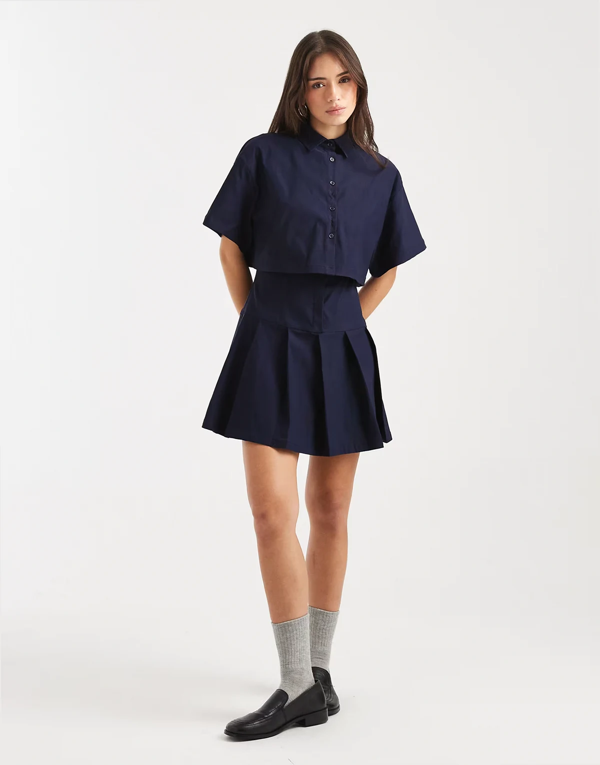 – Zweilagiges Minikleid in Marineblau