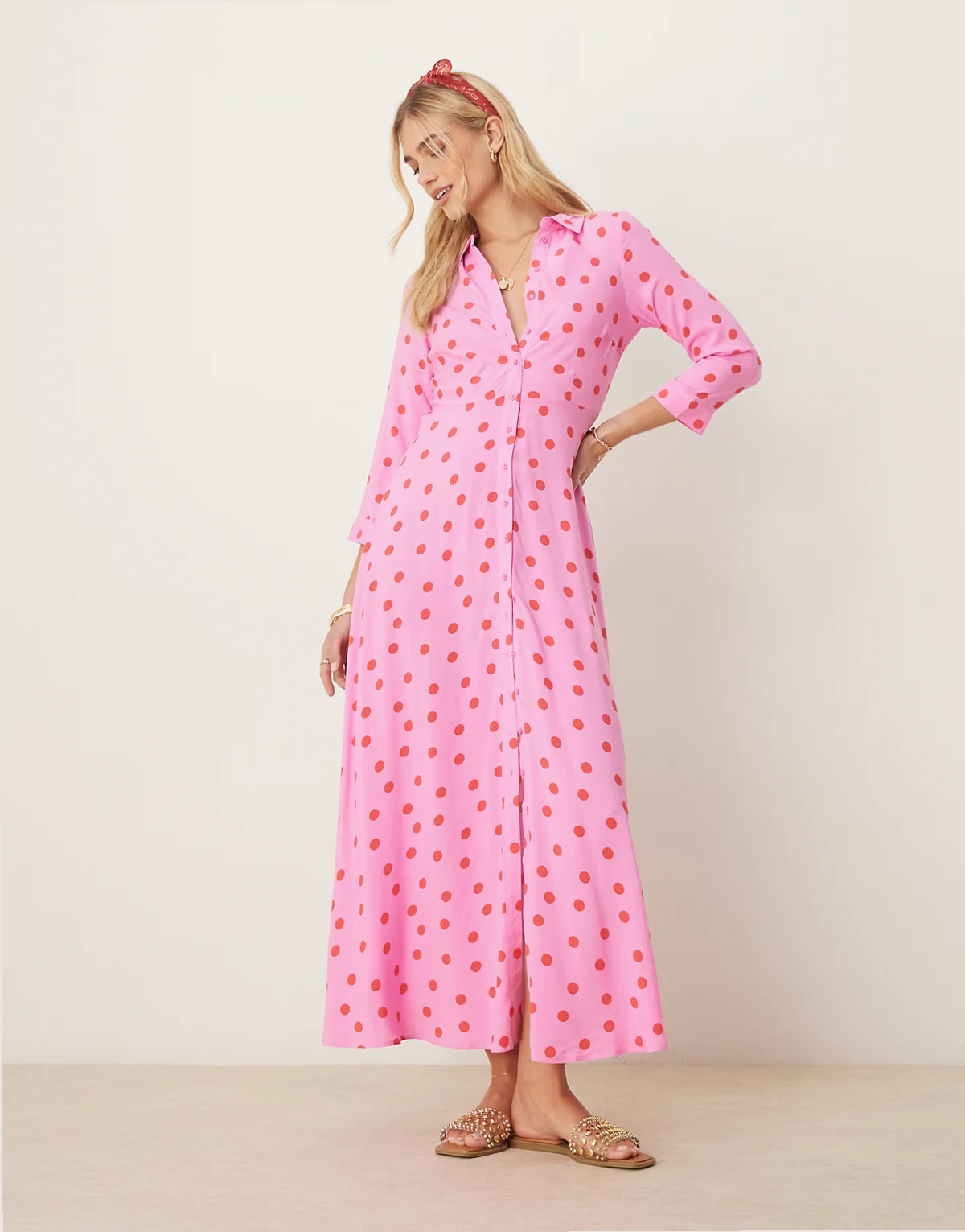 – Maxi-Hemdblusenkleid in Rosa mit roten Punkten