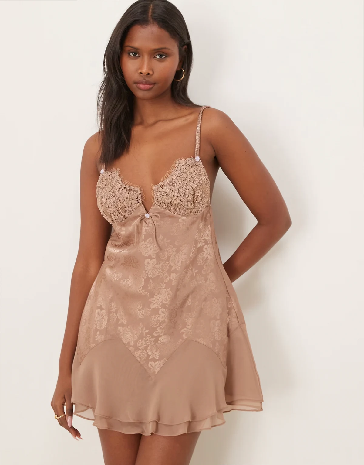 – Holly – Trägerkleid aus Spitze in Schokoladenbraun