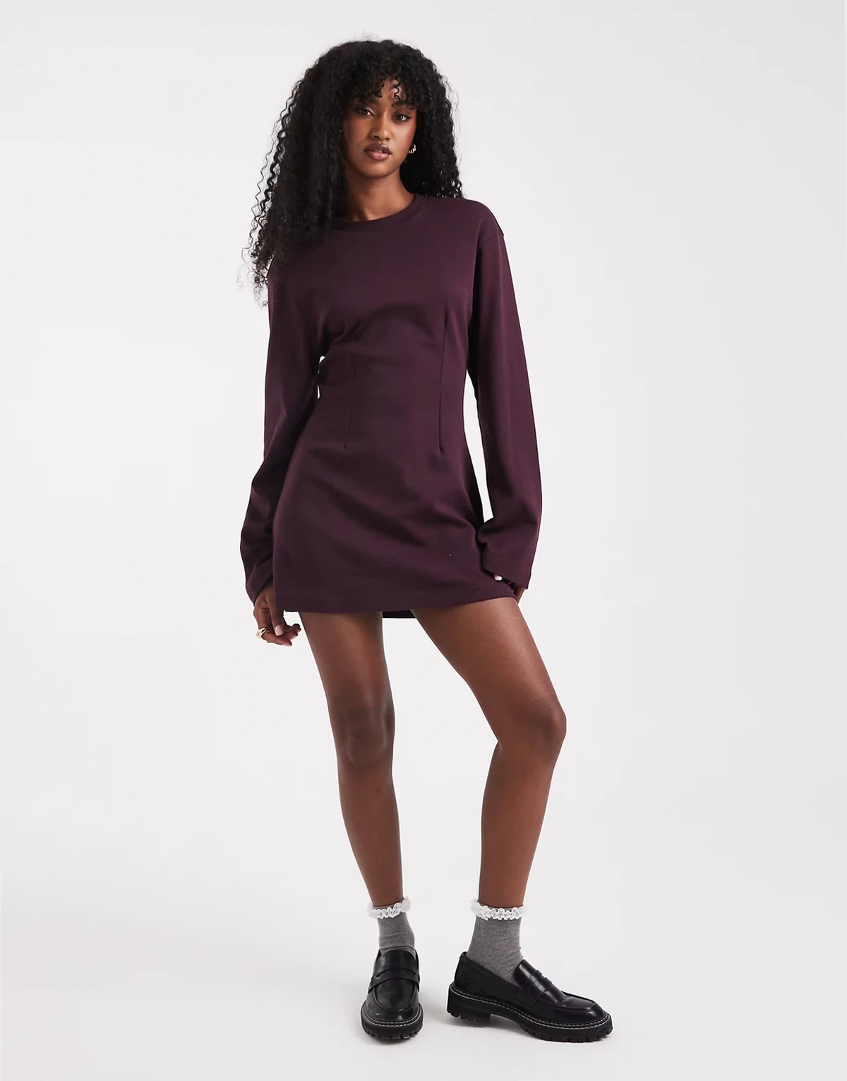 – Tailliertes, langärmliges T-Shirt-Minikleid in Pflaume