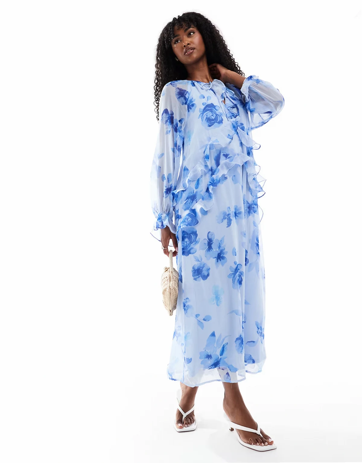 – Langärmliges Maxikleid in Blassblau mit Rüschen und Blumenmuster
