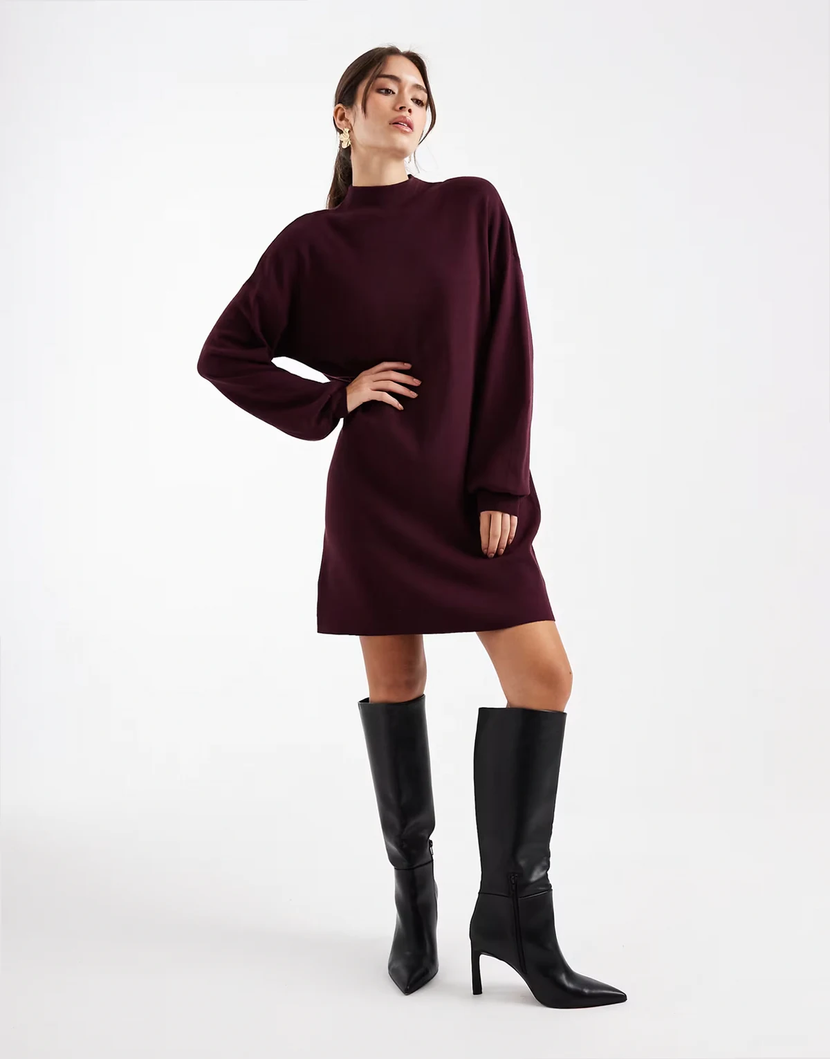 – Mini-Strickkleid in Burgunderrot mit Stehkragen