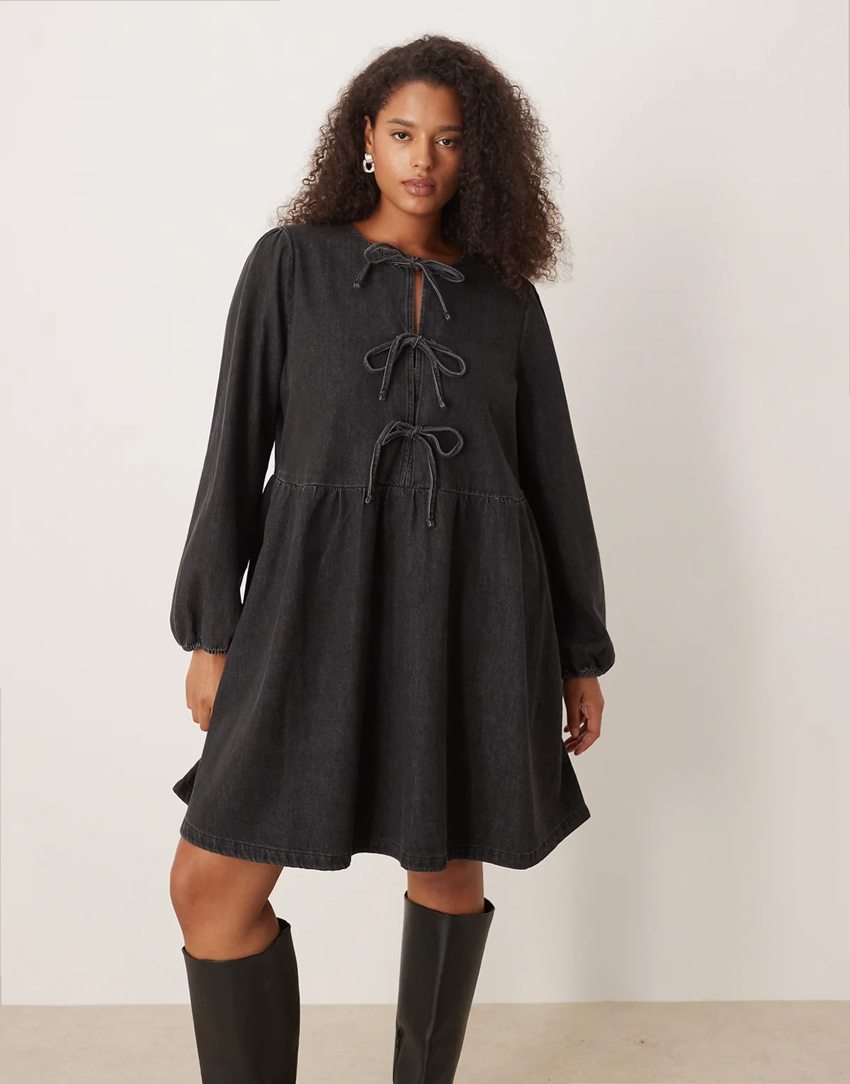 – Eden – Mini-Jeanskleid in Schwarz