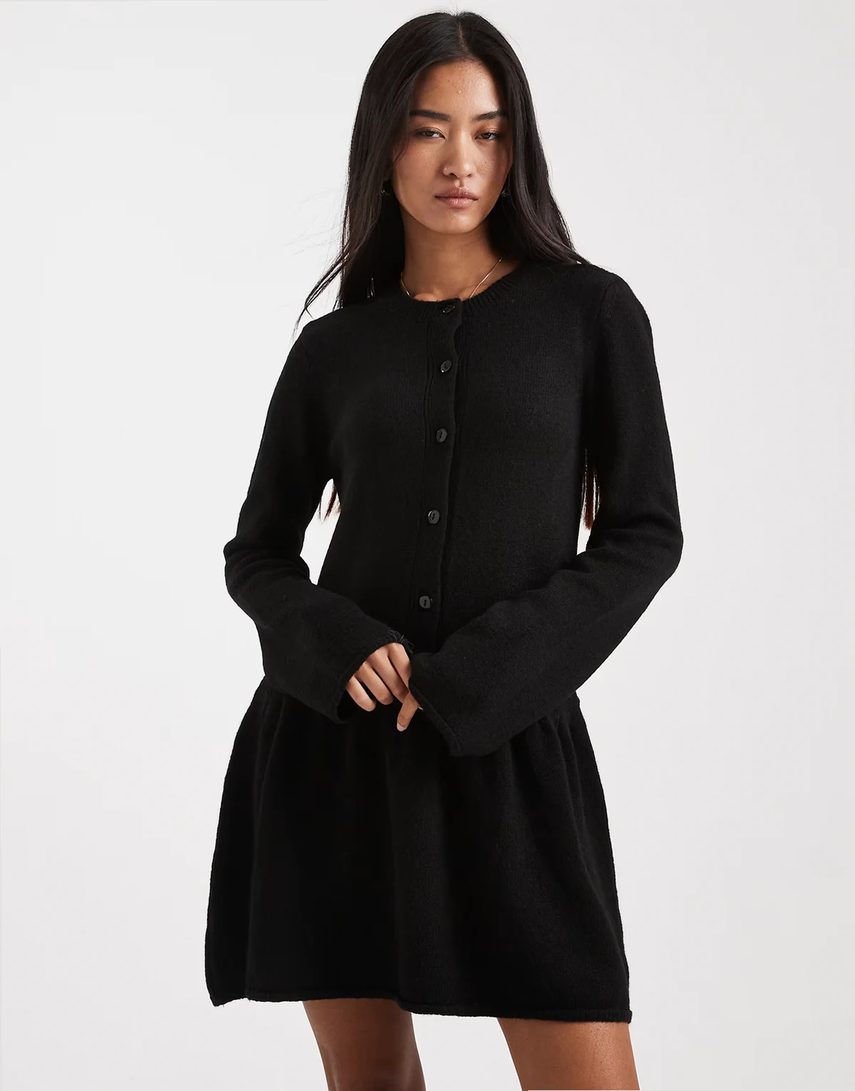 – Weiches Strick-Minikleid in Schwarz mit Knopfleiste vorne