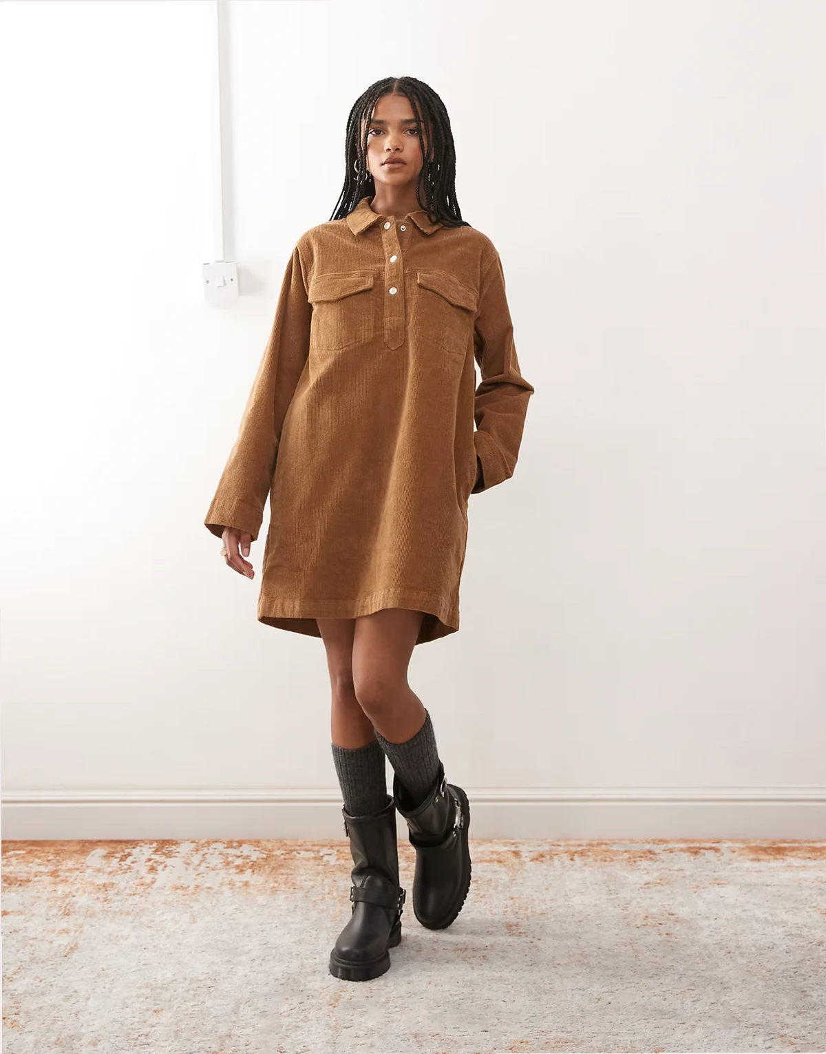 – Minikleid aus Cord in warmem Braun